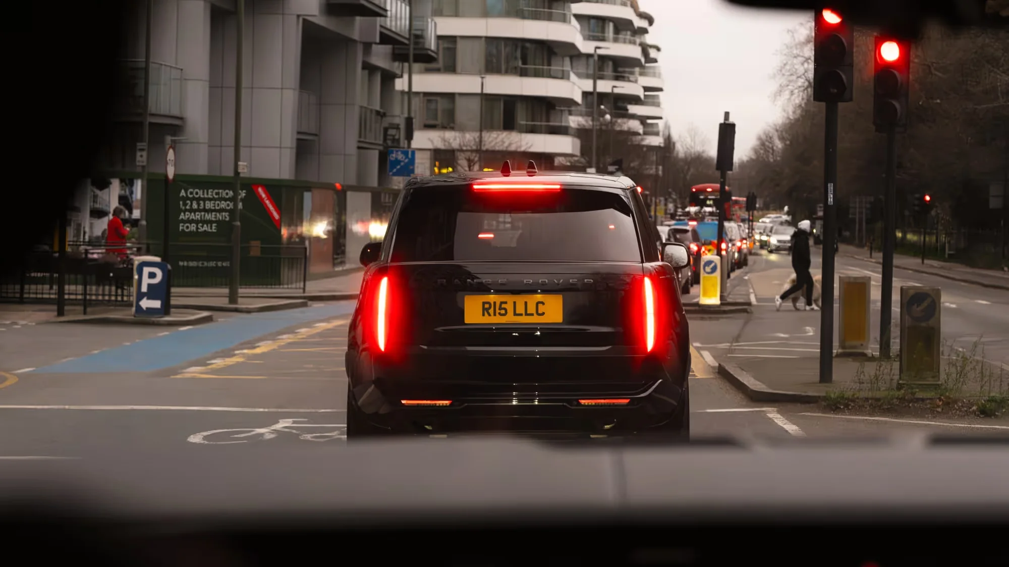 Rear view of a Range Rover on a London street