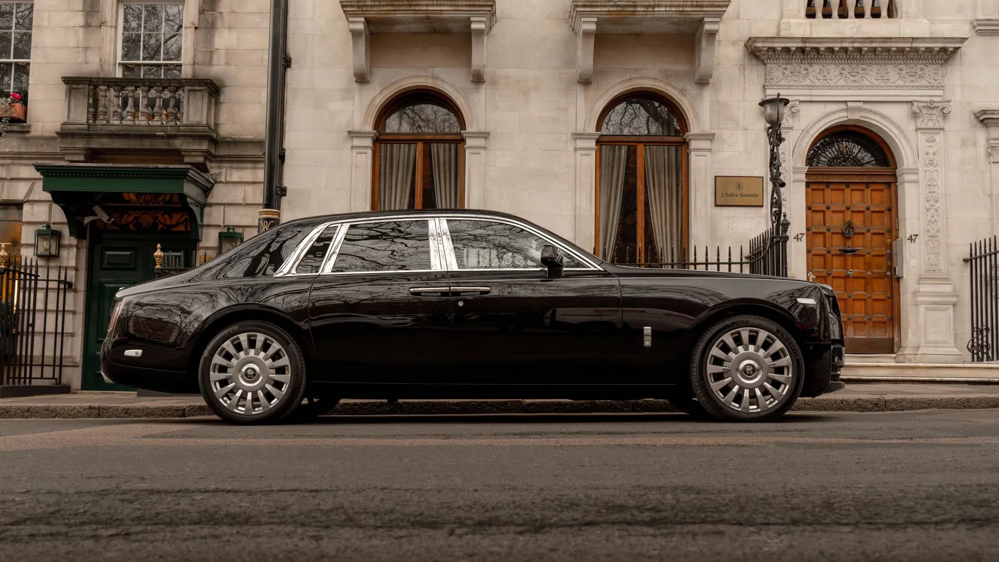Side profile of a Rolls-Royce Phantom